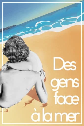 Des gens face à la mer
